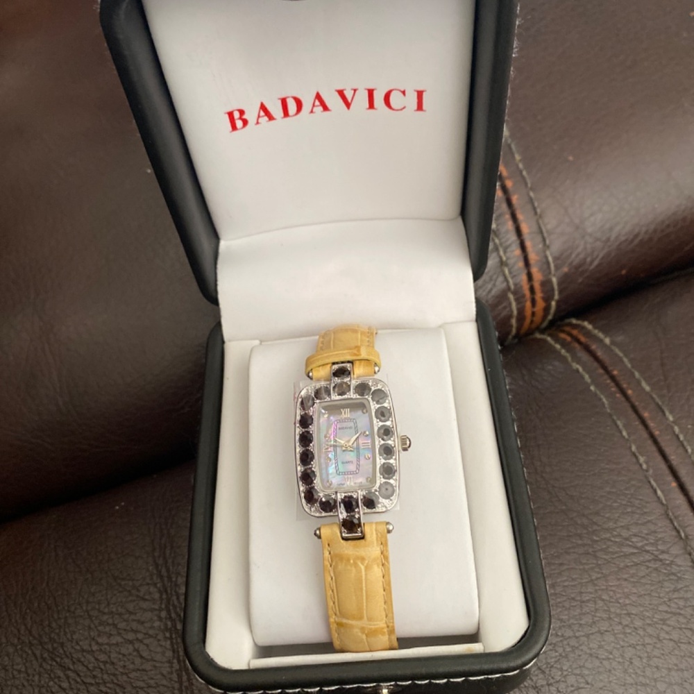 New Badavici women’s fashion watch elegant design w/box - Picture 2 of 5